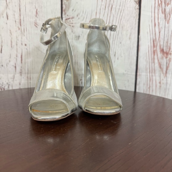 BCBGeneration Metallic Silver Open Toe Ankle Strapped Mesh side High Heels 7 GUC - Picture 16 of 16